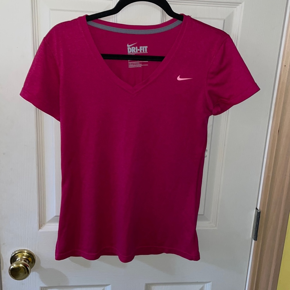 3/$20 ✨ Nike Dri-Fit T Shirt